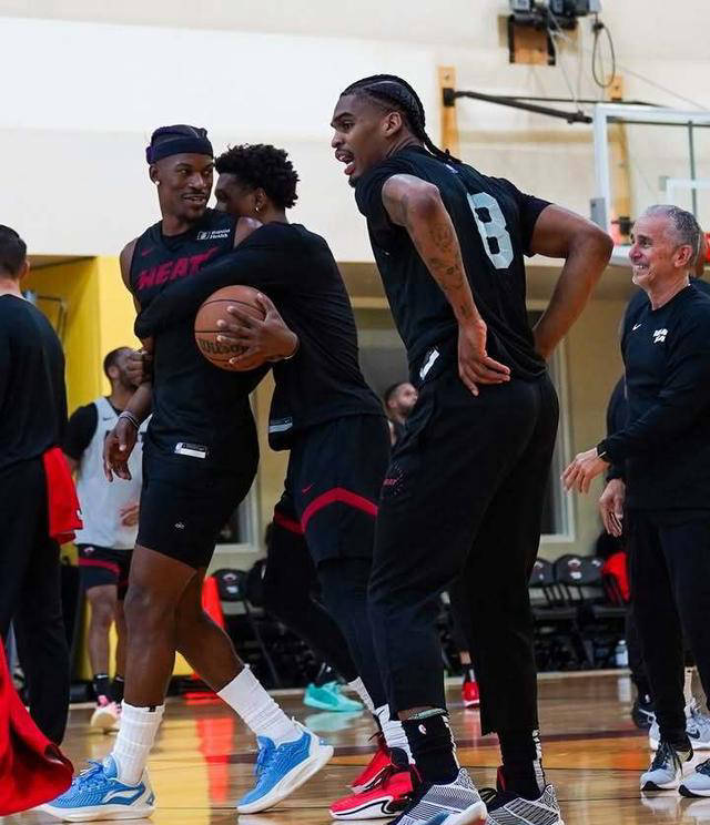 开云app-关于比赛规则变更引发热议！，巴特勒在C9比赛中重返赛场比赛高潮迭起的信息